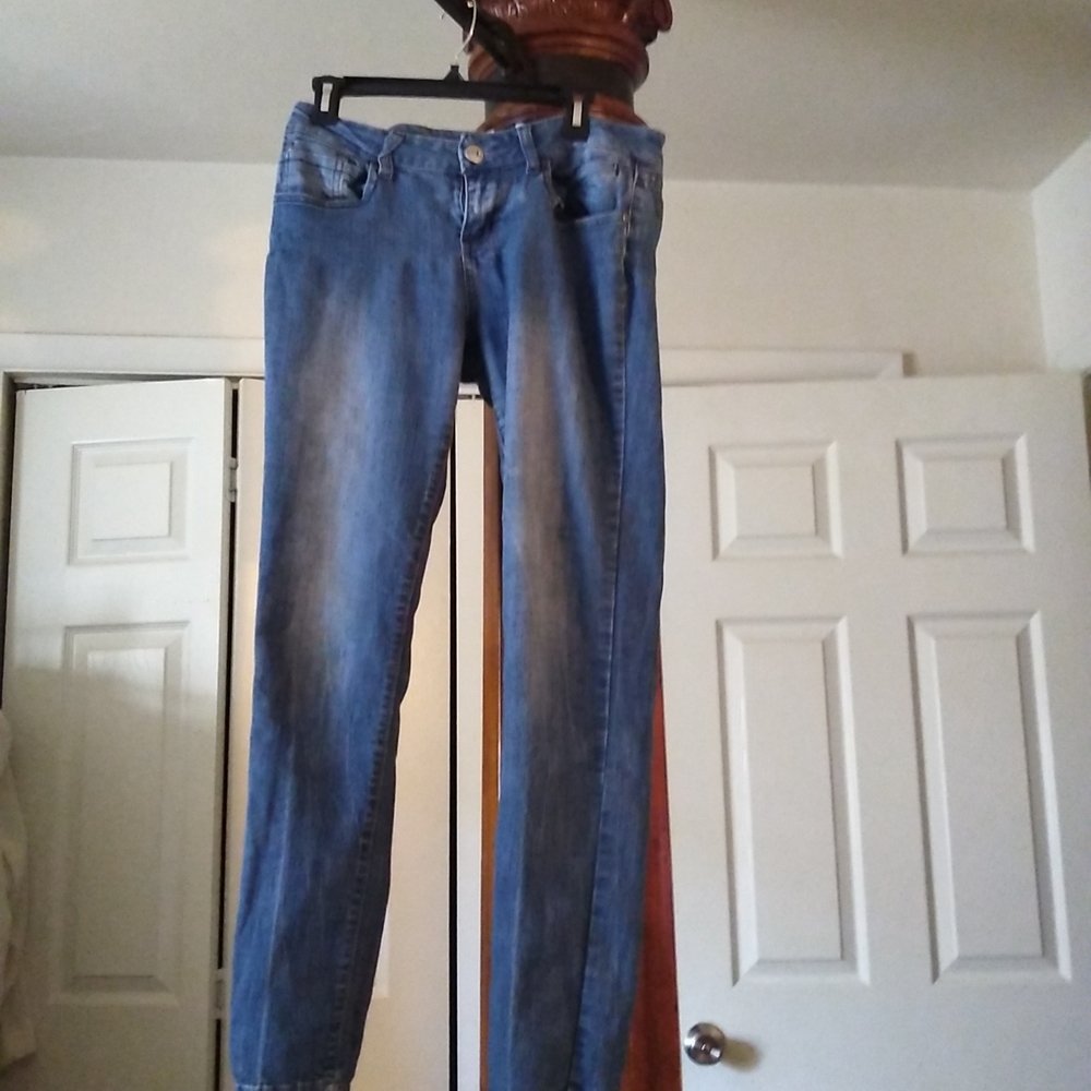 Blue faded on jeans - Picture 2 of 4